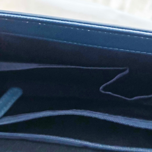 HANDBAG, JACKIE KENNEDY CLASSIC NAVY LEATHER WITH LEATHER BOW, NAVY, TWIN LEATHE - Picture 10 of 10